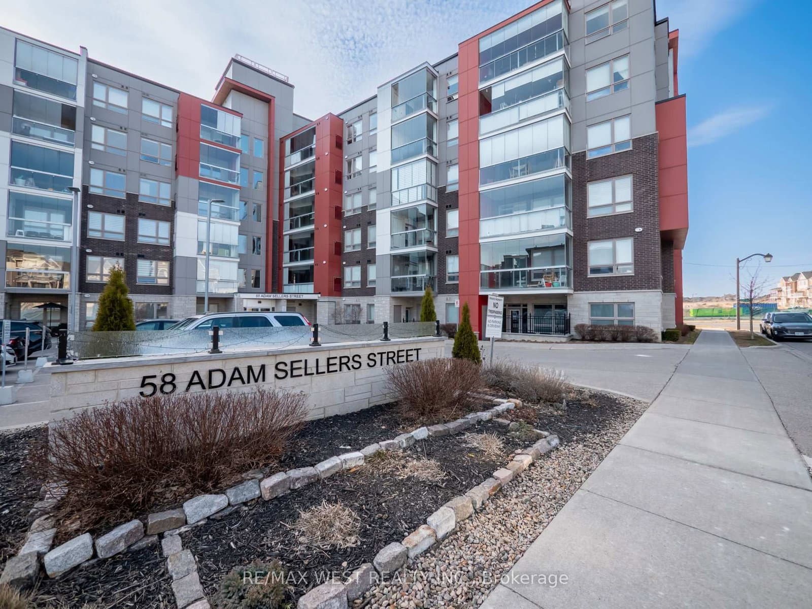 605 - 58 Adam Sellers Street, Markham, ON — photo 2