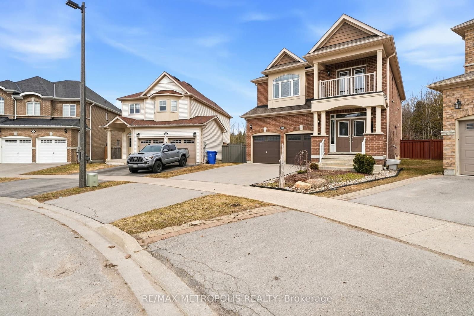 24 Bamburg Street, Georgina, ON — photo 3