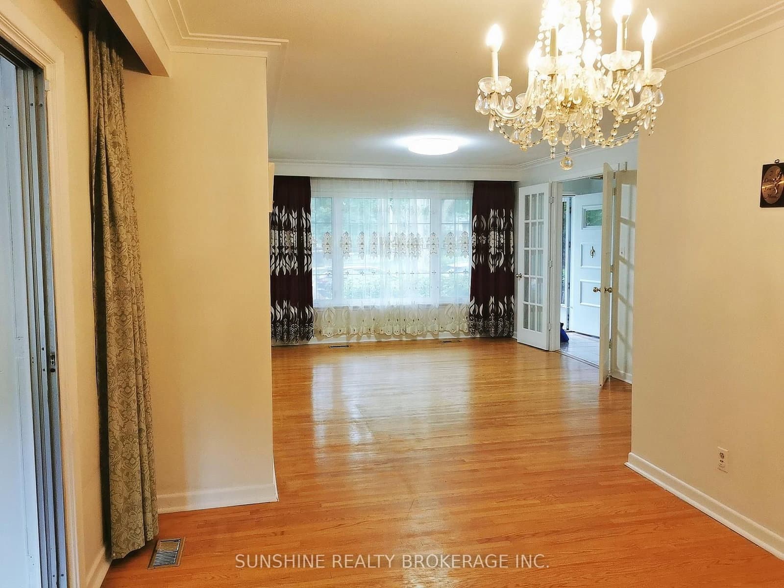 70 Southdale Drive, Markham, ON — photo 2