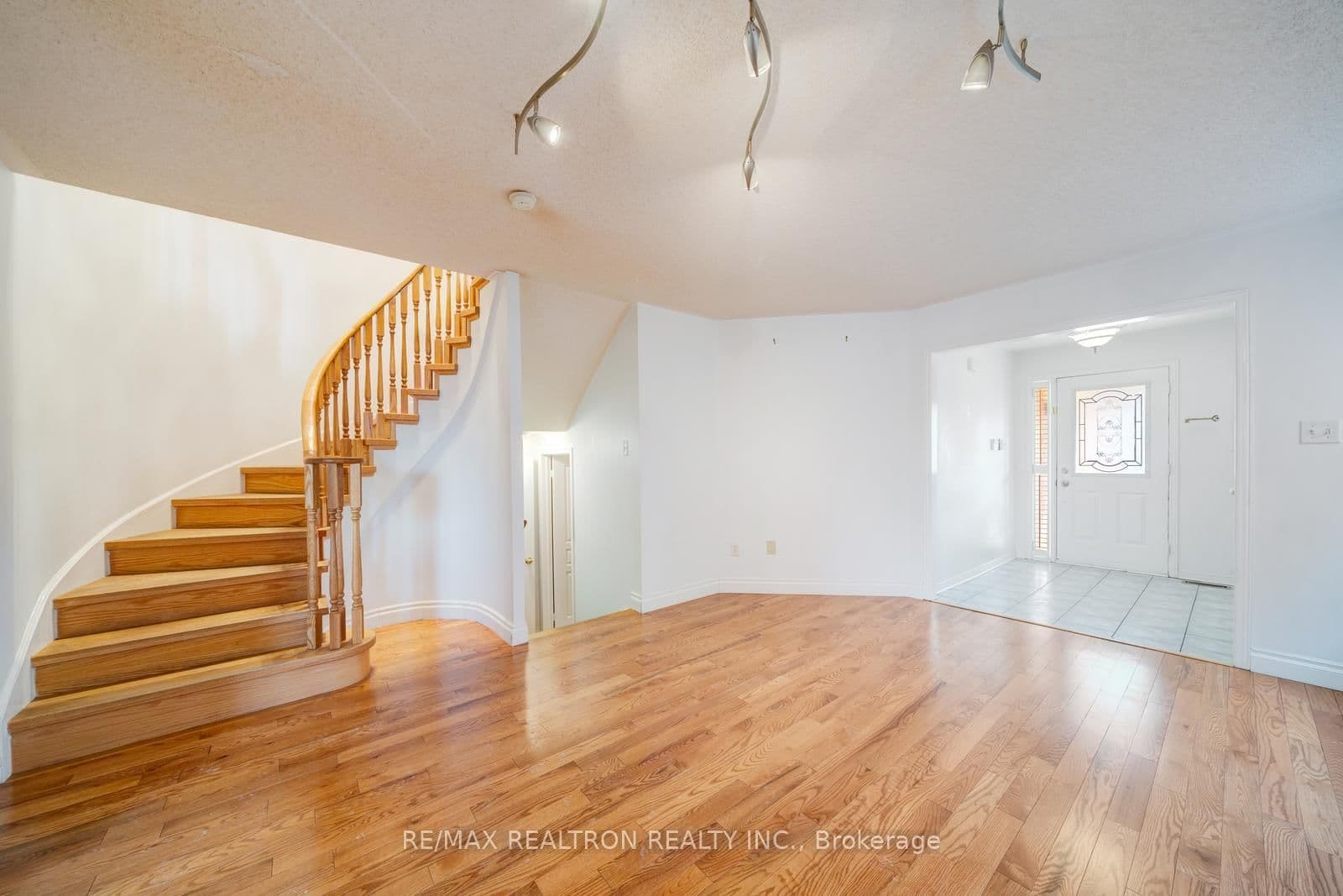 60 Harmony Road, Vaughan, ON — photo 3