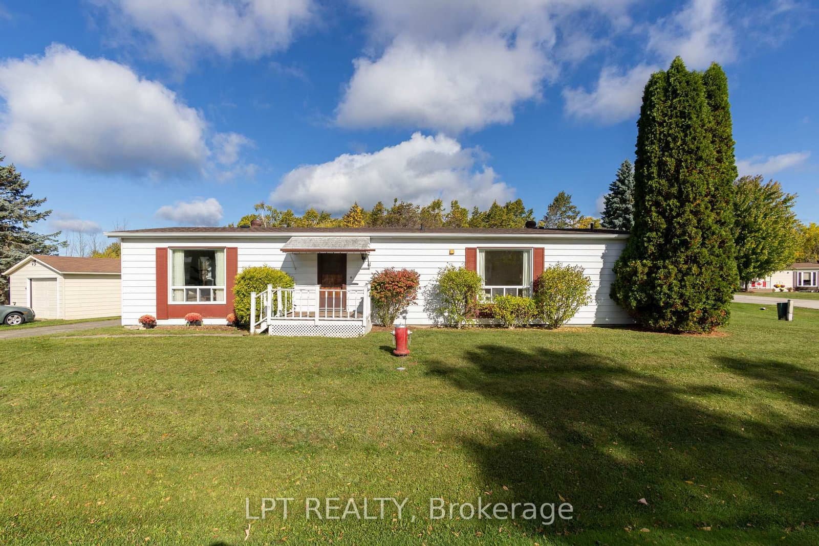 11 Geneva Court, Georgina, ON