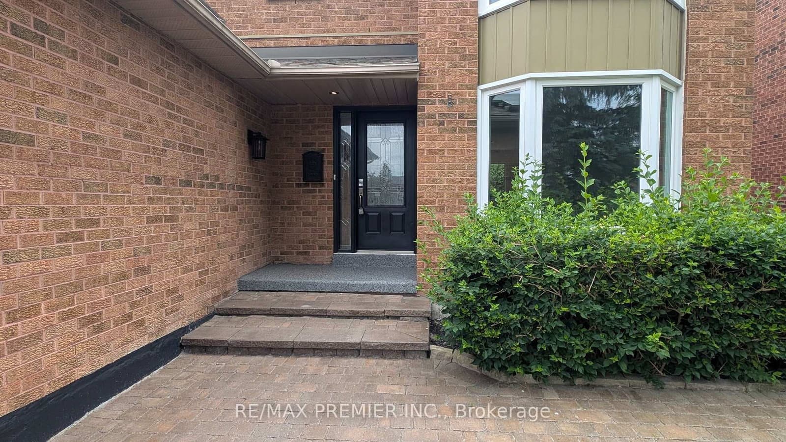 74 Attridge Drive, Aurora, ON — photo 3
