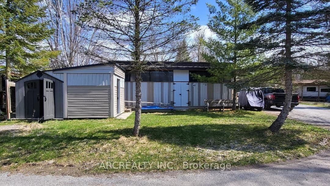 42 Horseshoe Circle, Georgina, ON — photo 2