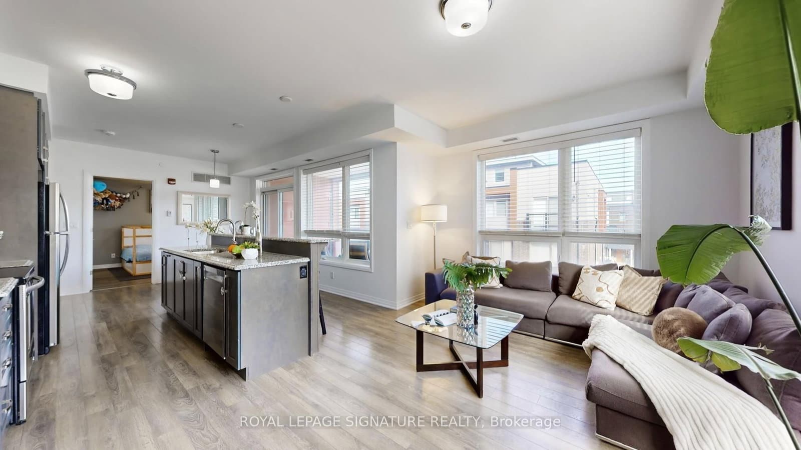 305 - 58 Adam Sellers Street, Markham, ON — photo 2