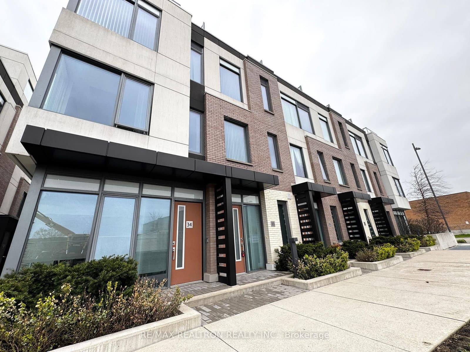 Th33 - 1050 Portage Parkway, Vaughan, ON