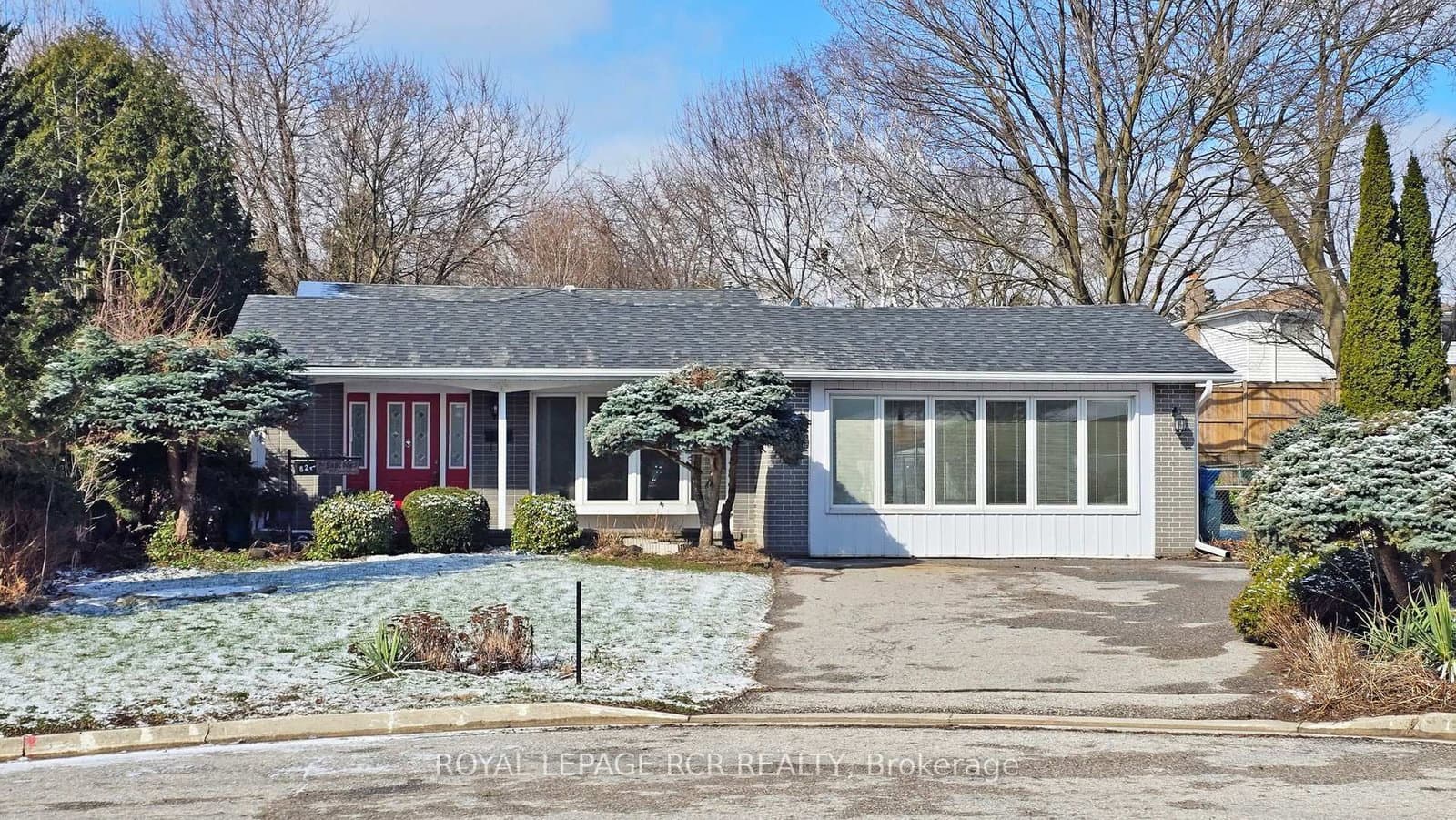 827 Legge Court, Newmarket, ON