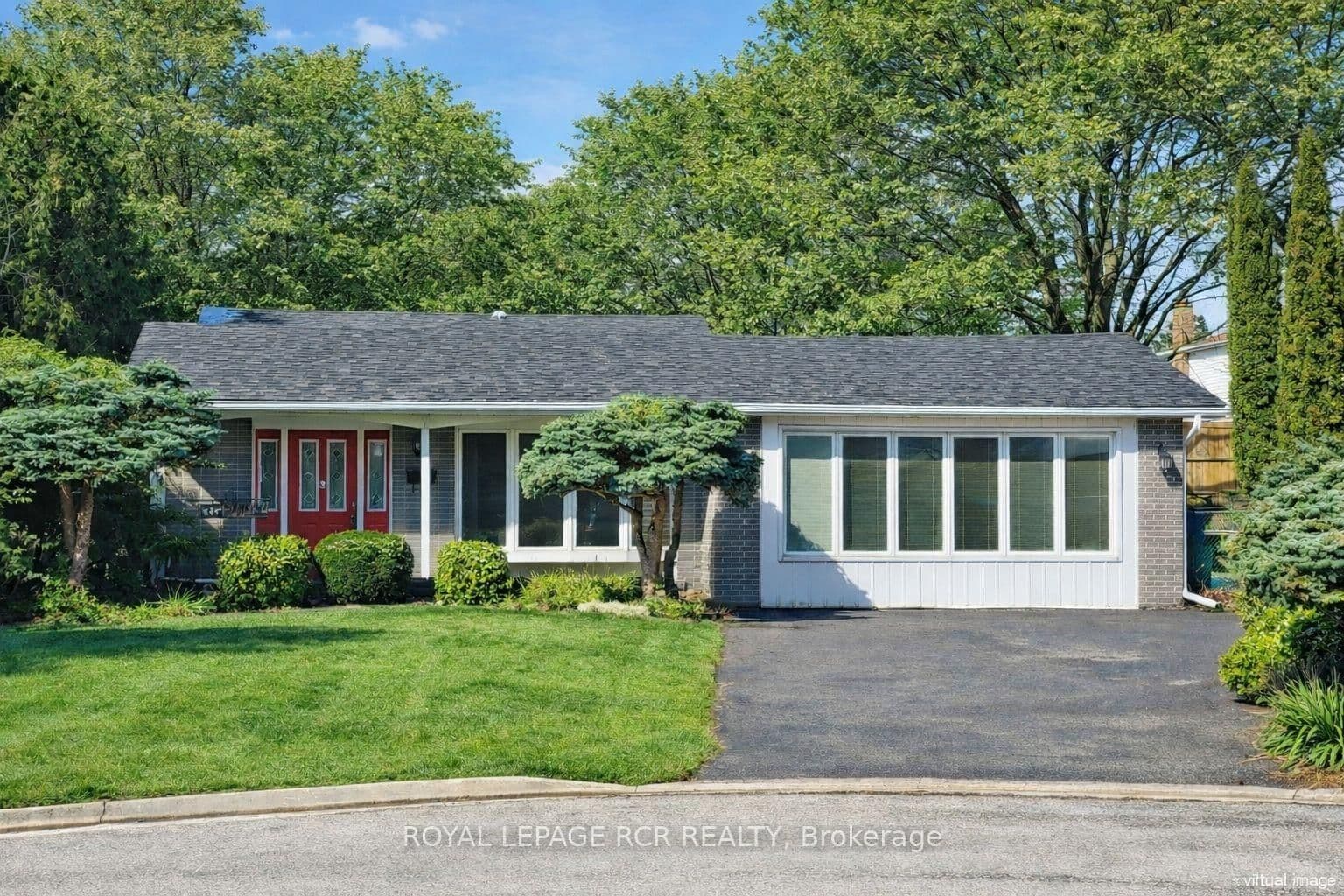 827 Legge Court, Newmarket, ON — photo 2