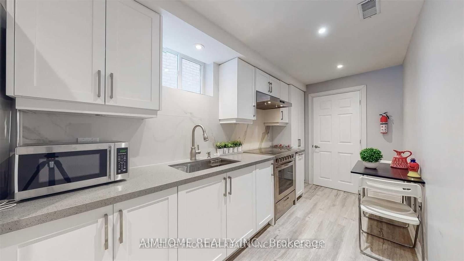 BSMT - 10 Portsmouth Road, Vaughan, ON — photo 2