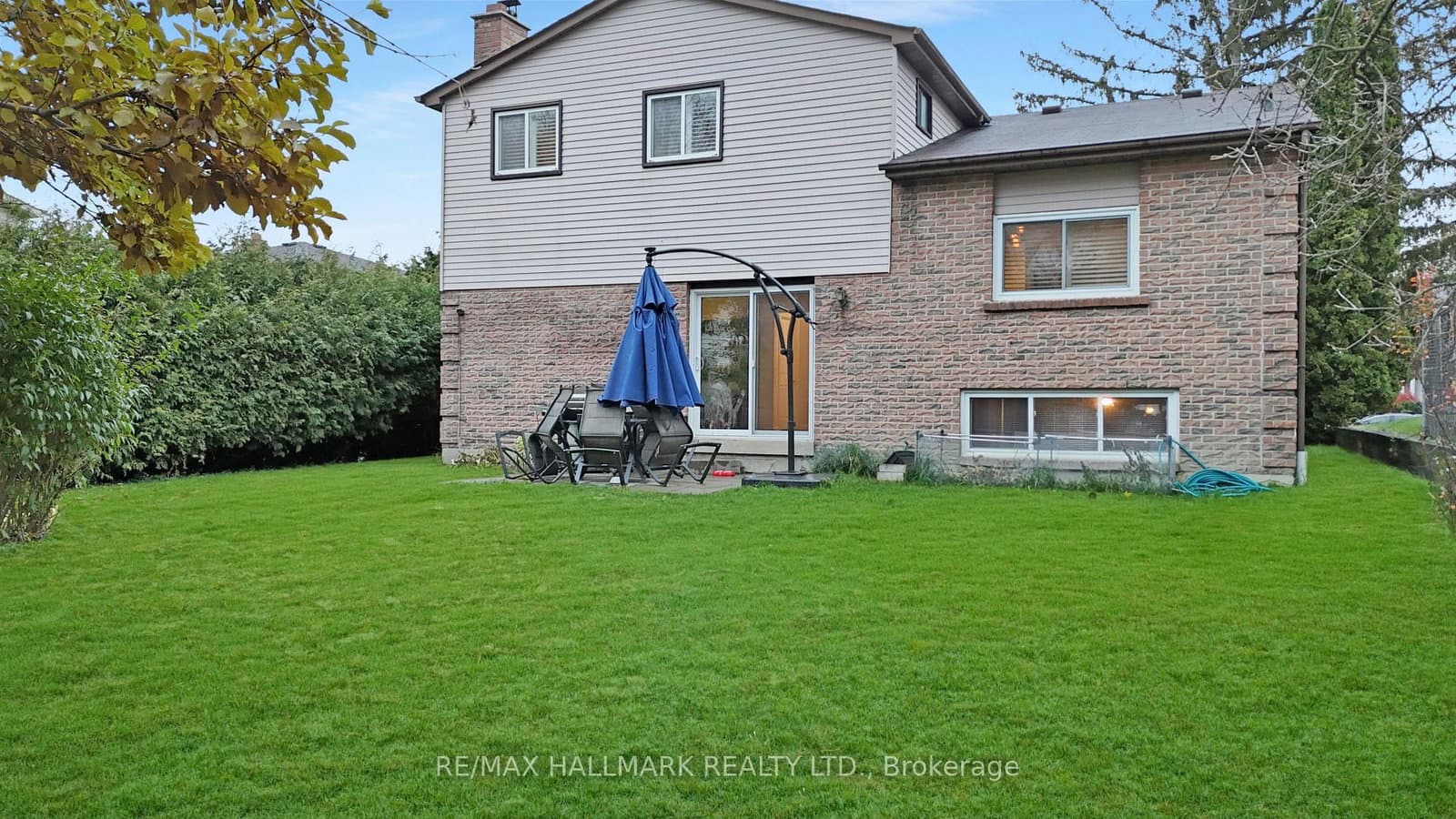 22 Avondale Crescent, Aurora, ON — photo 2
