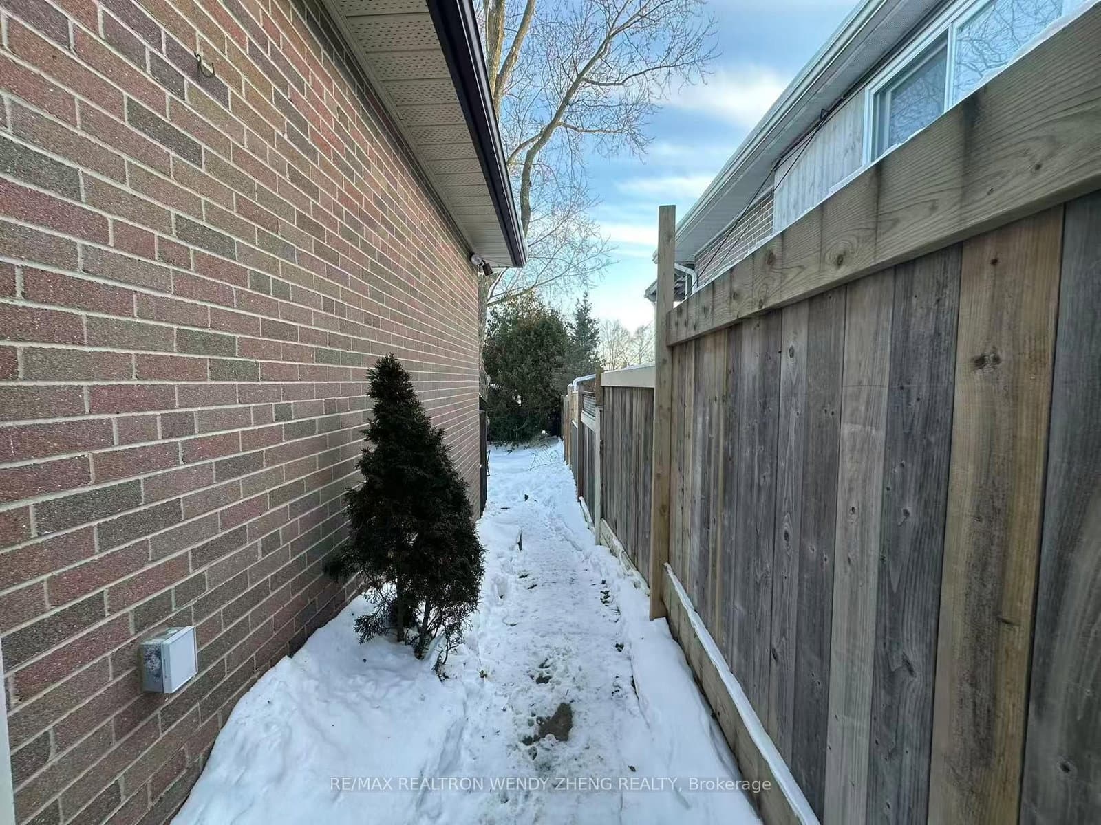 Bsmt - 6 Lincoln Green Drive, Markham, ON — photo 2