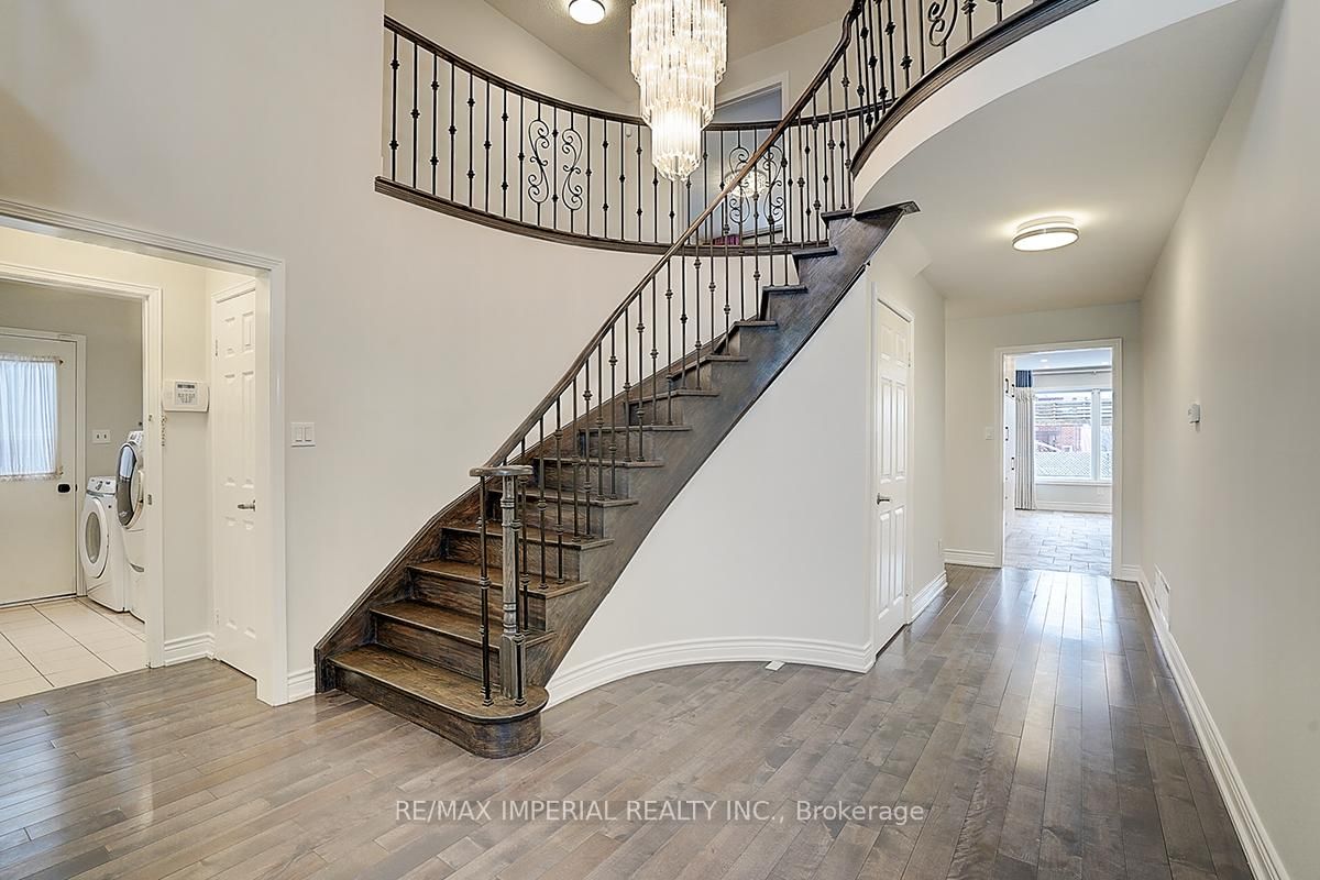 45 Kew Gardens, Richmond Hill, ON — photo 3