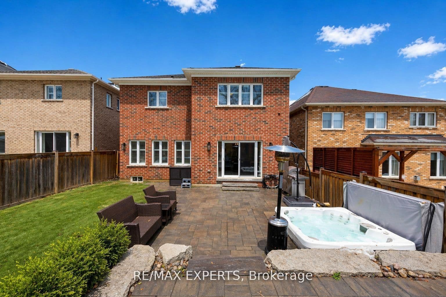 48 Manor Glen Crescent, East Gwillimbury, ON — photo 3