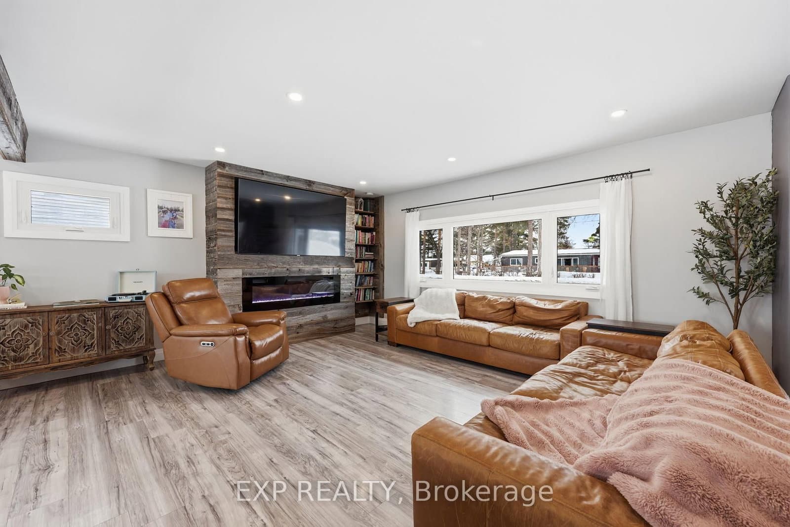 22 Cecil Street, Essa, ON — photo 3