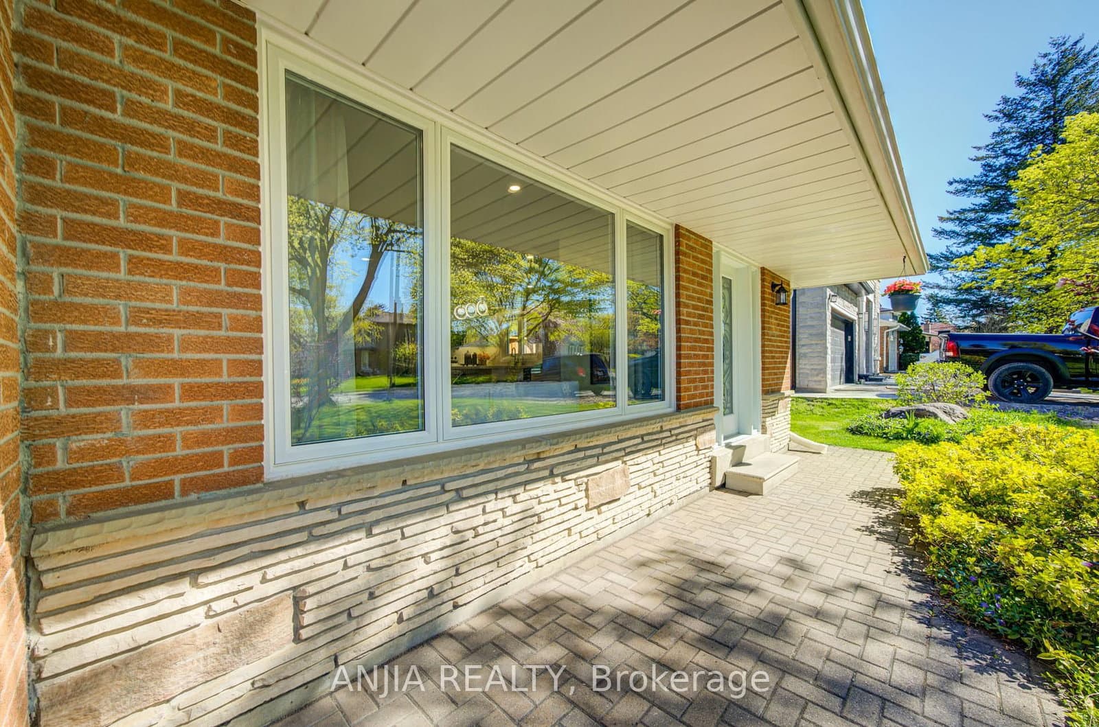 80 Southdale Drive, Markham, ON — photo 3