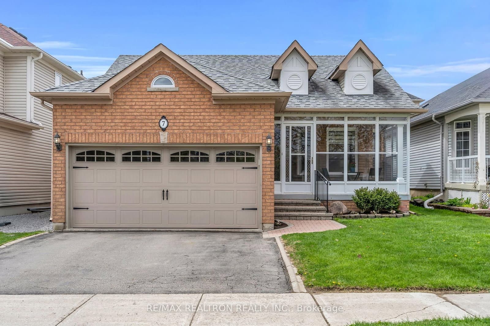 7 Thornlodge Drive, Georgina, ON — photo 2