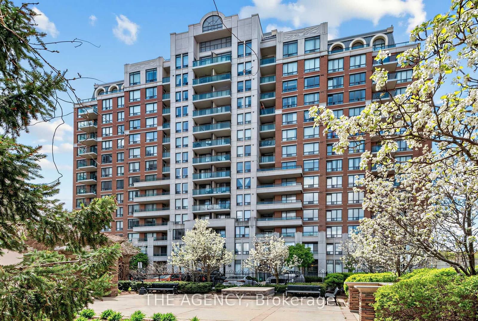 409 - 330 Red Maple Road, Richmond Hill, ON