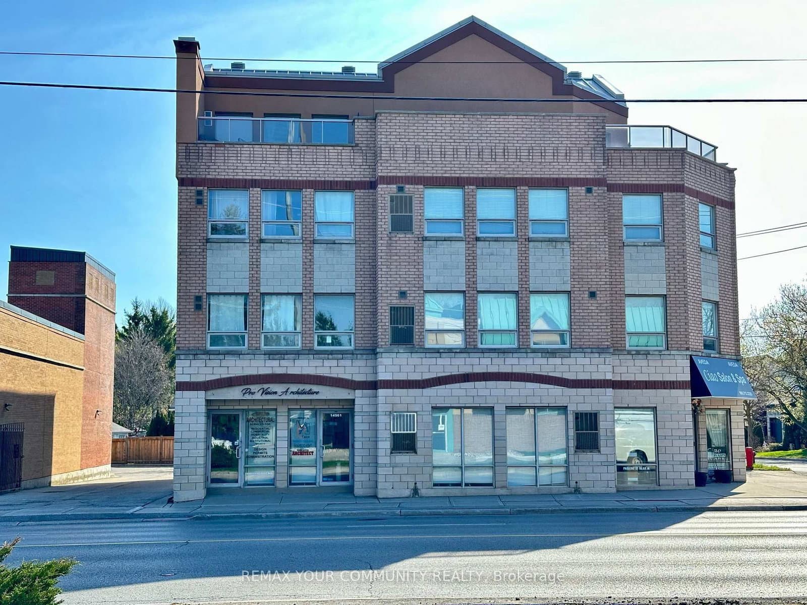 305 - 14961 Yonge Street, Aurora, ON