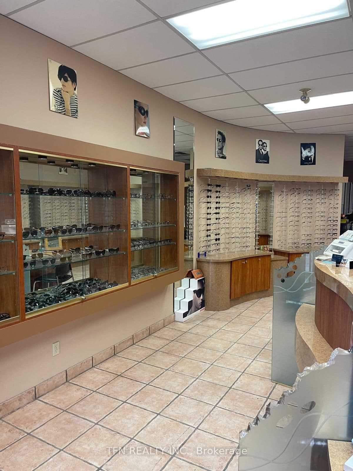 16 - 390 Steeles Avenue, Vaughan, ON