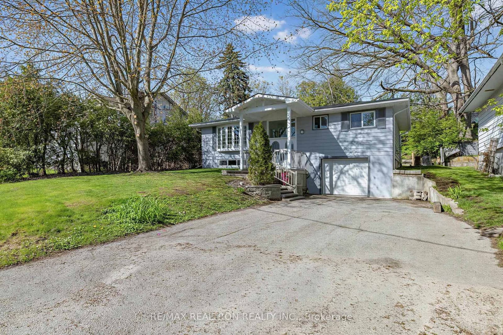 176 Charlotte Street, Newmarket, ON
