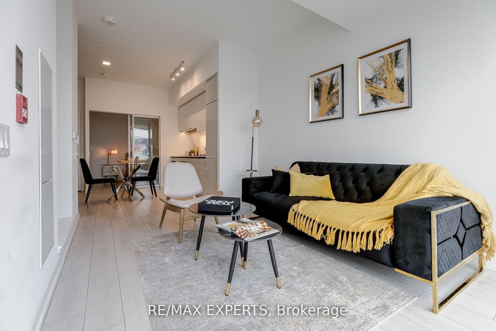 Th05 - 9 Buttermill Avenue, Vaughan, ON — photo 2