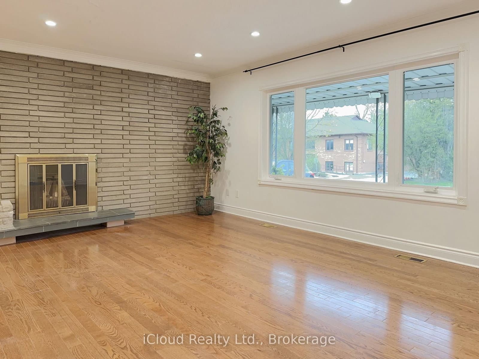4 Longbridge Road, Vaughan, ON — photo 2