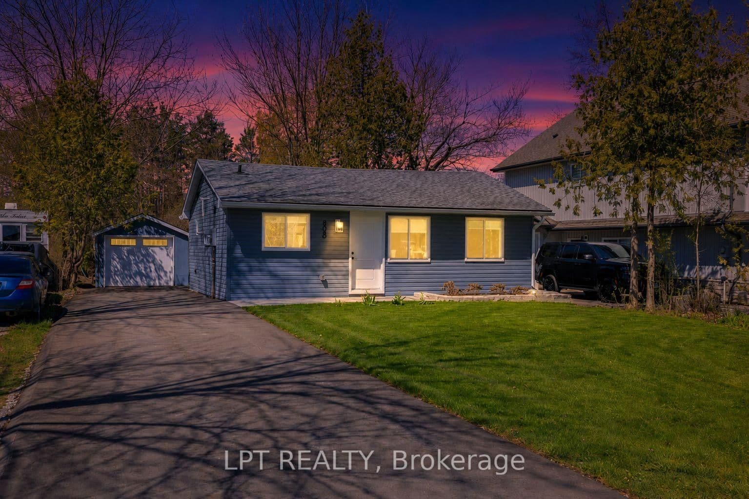 808 Montsell Avenue, Georgina, ON — photo 2