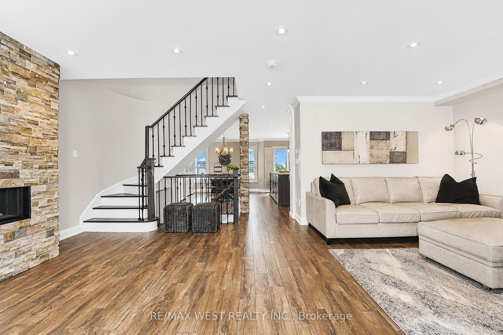 39 Sylwood Crescent, Vaughan, ON — photo 2