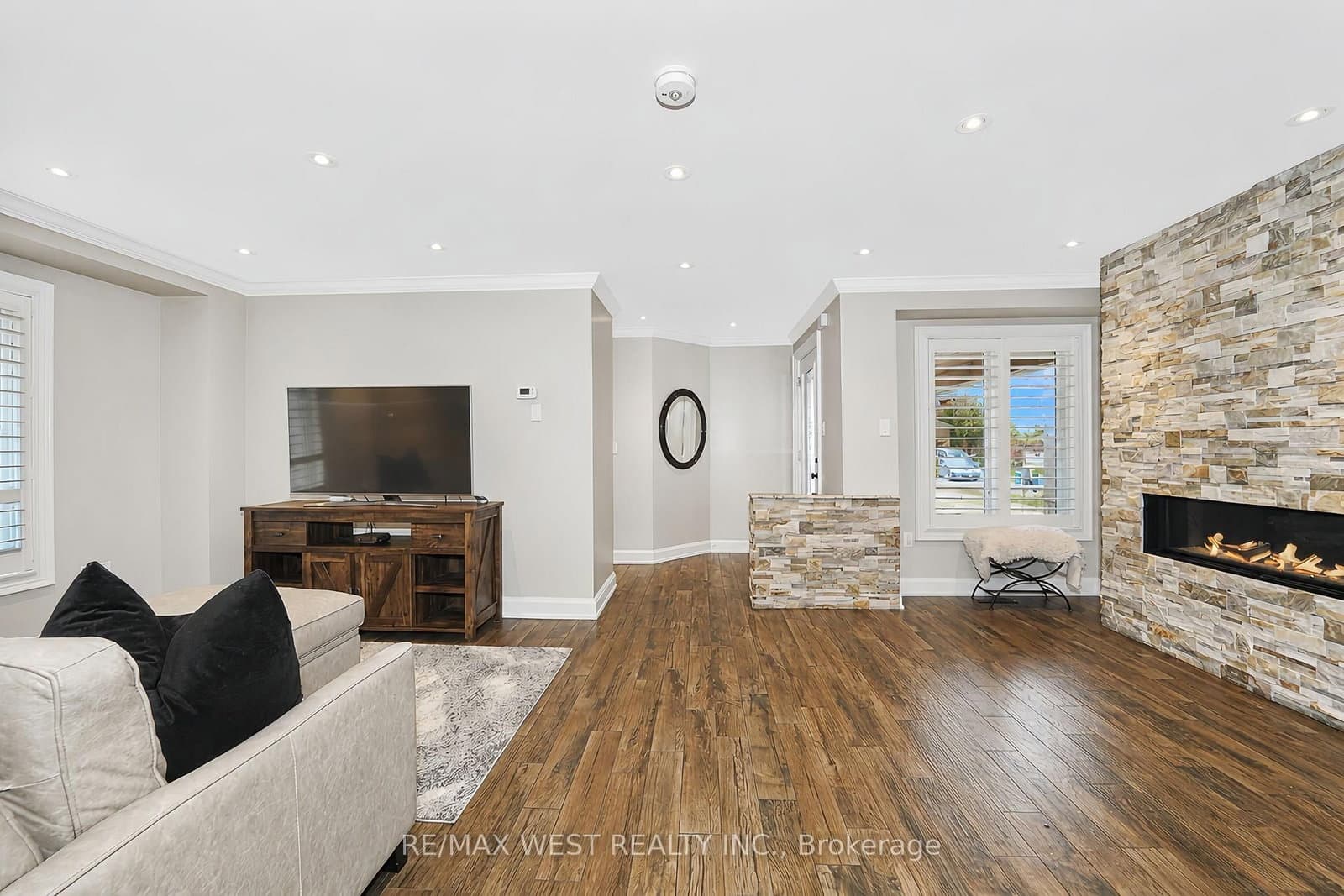 39 Sylwood Crescent, Vaughan, ON — photo 3