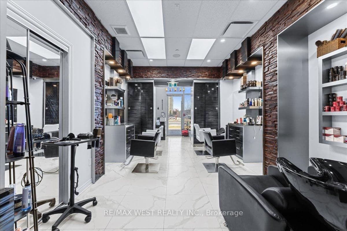 A8 - 9610 Yonge st Street, Richmond Hill, ON — photo 3