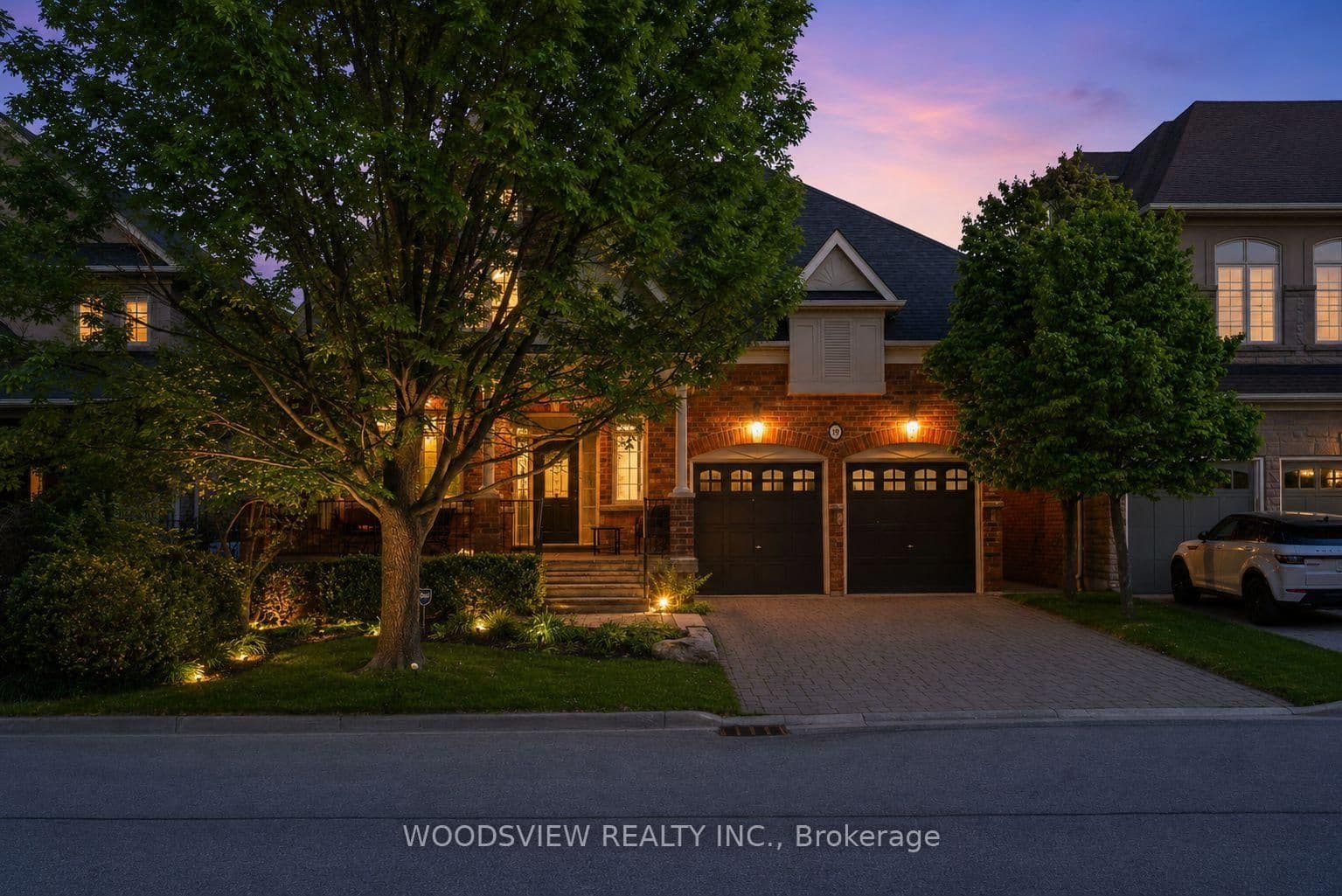 19 Weslock Crescent, Aurora, ON — photo 2