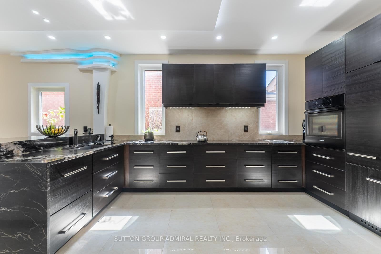 626 College Manor Drive, Newmarket, ON