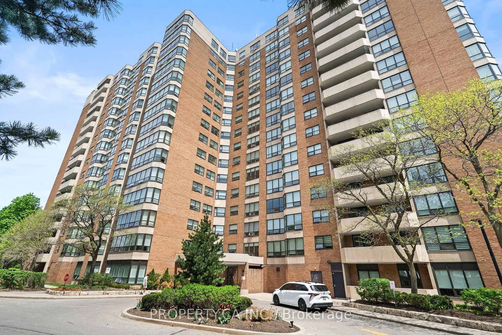 101 - 7601 Bathurst Street, Vaughan, ON