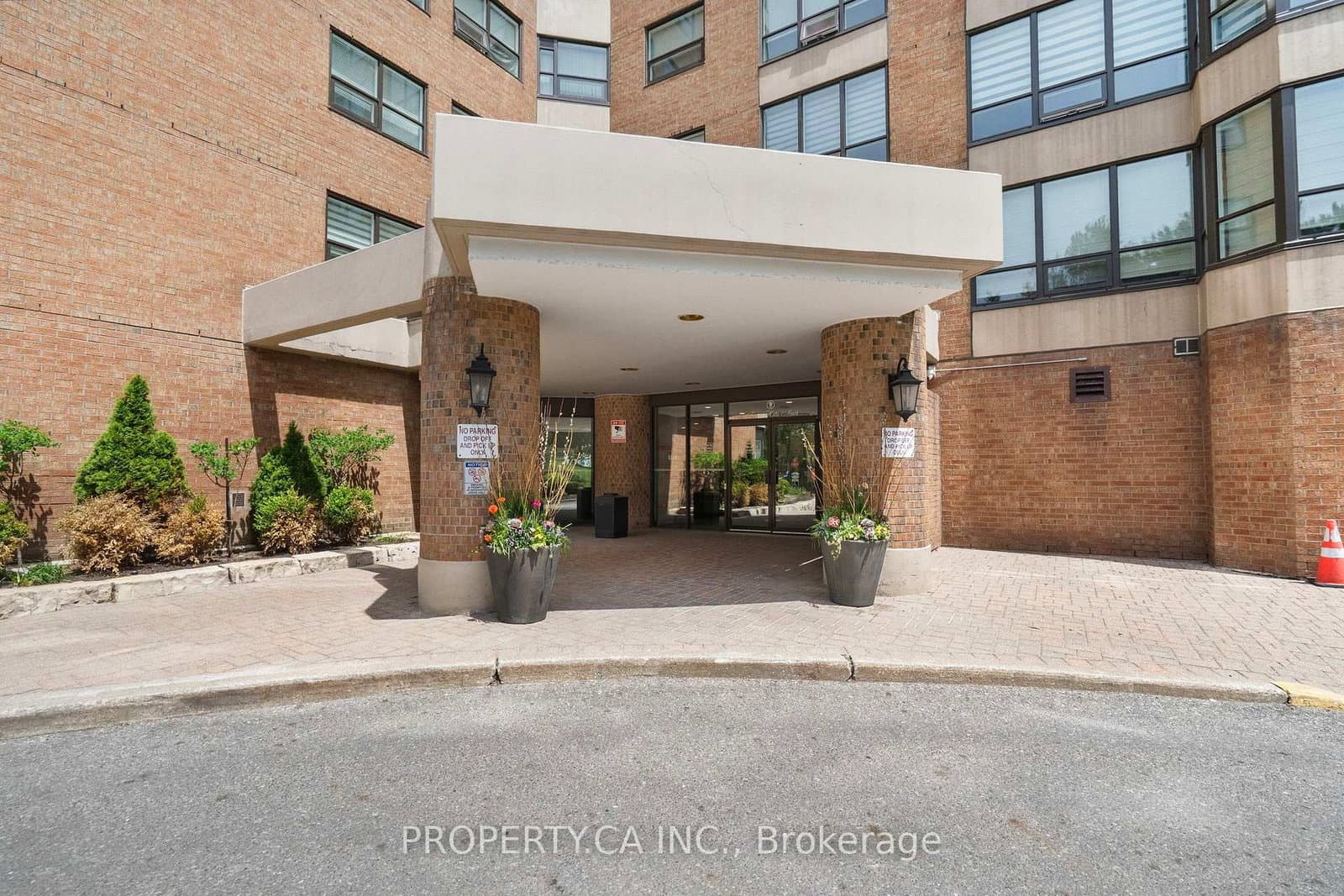 101 - 7601 Bathurst Street, Vaughan, ON — photo 2
