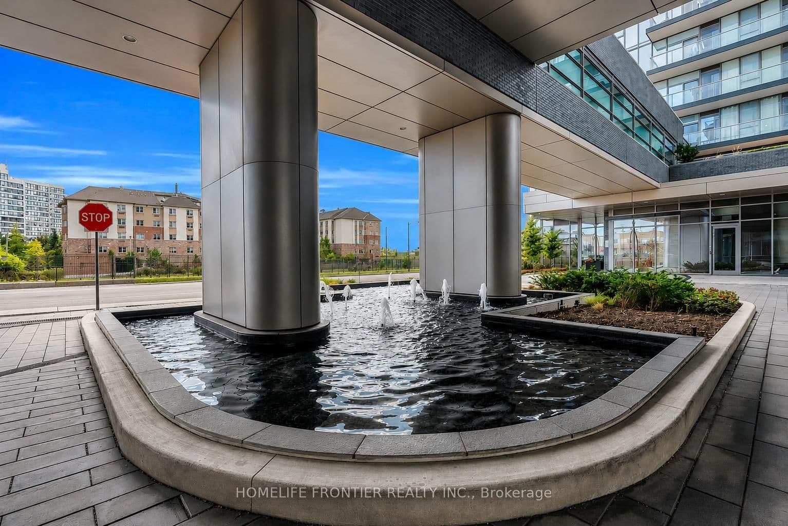 301 - 20 Gatineau Drive, Vaughan, ON — photo 2