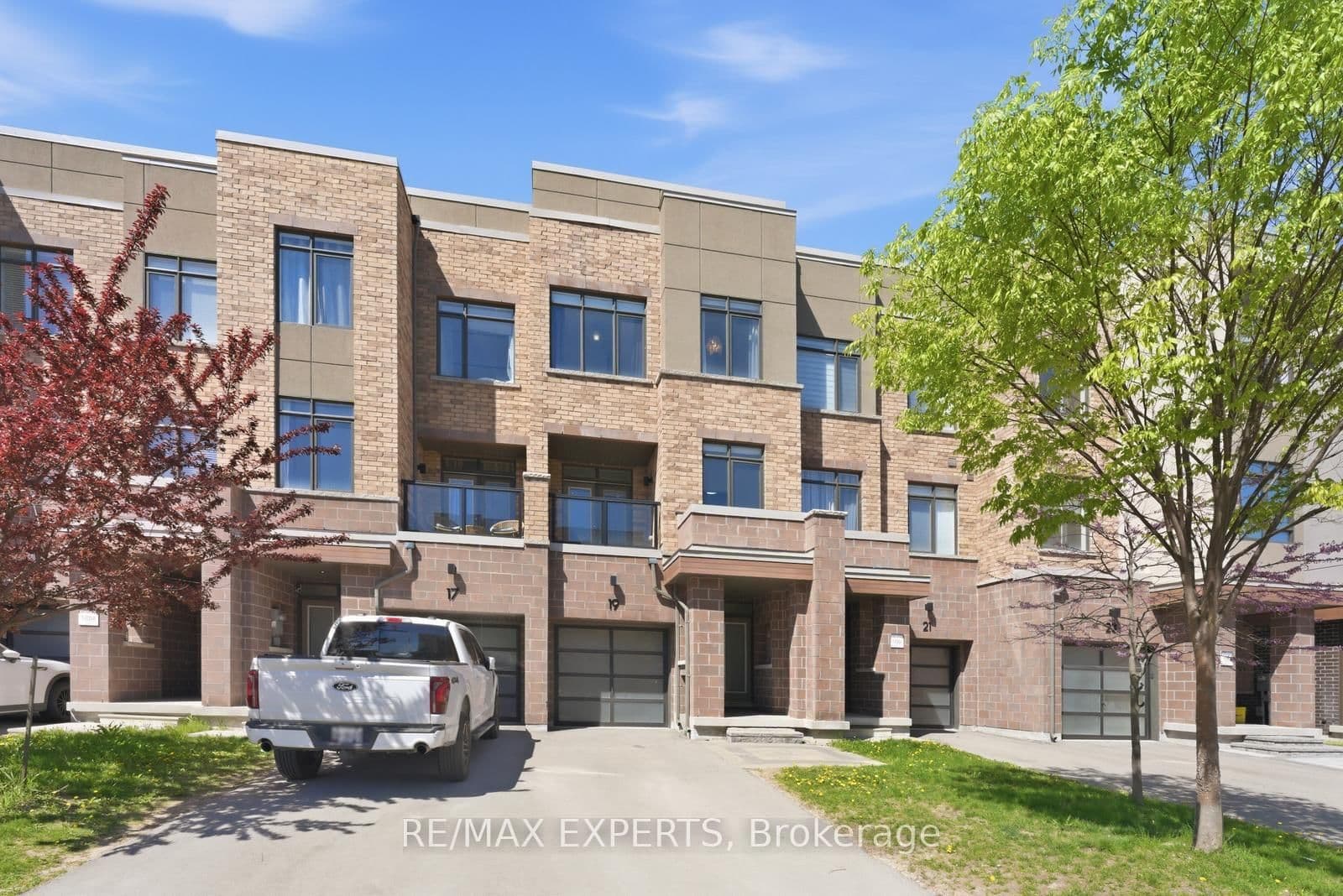 19 Fancamp Drive, Vaughan, ON — photo 2