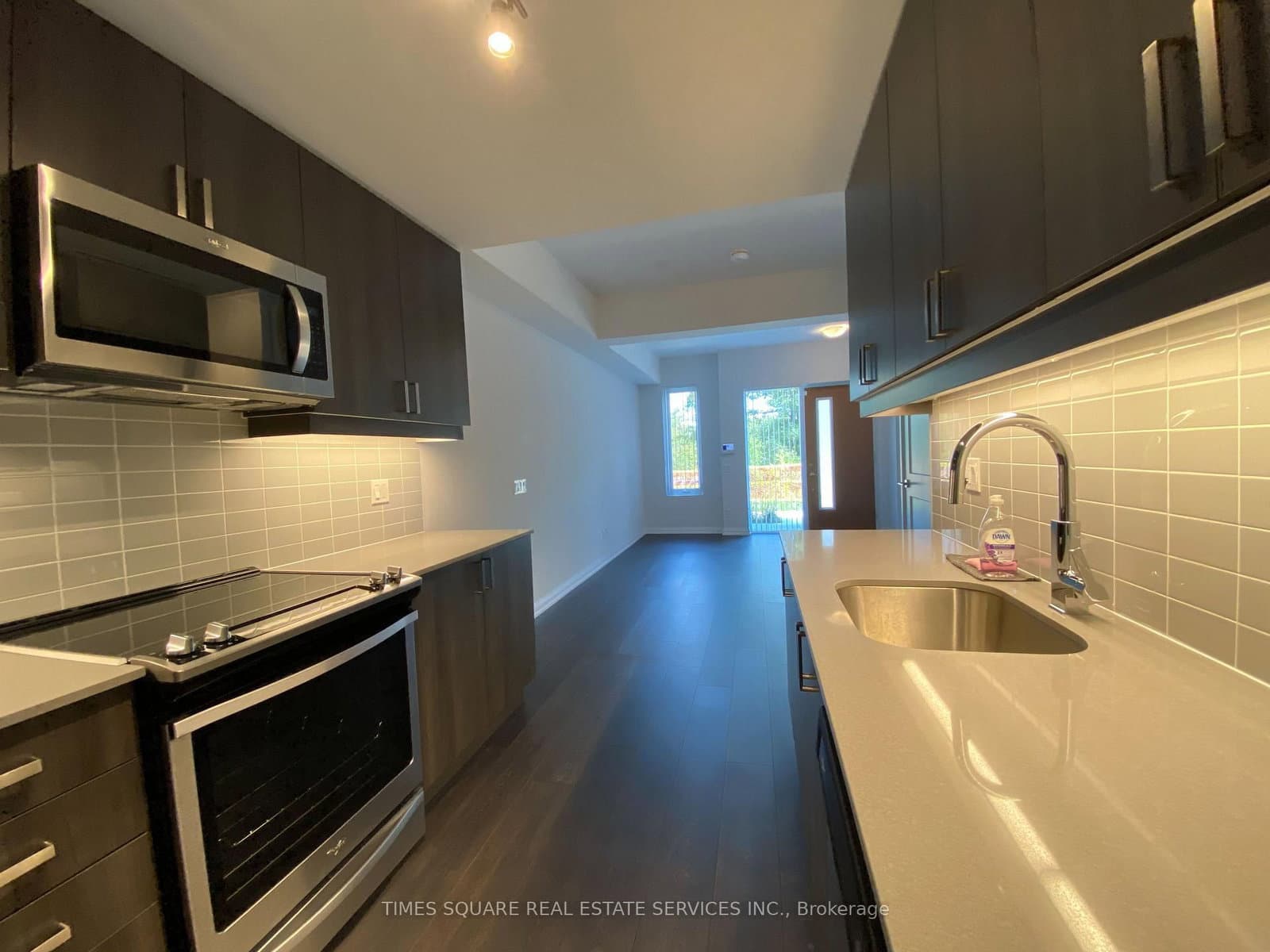 Th32 - 1050 Portage Parkway, Vaughan, ON — photo 3