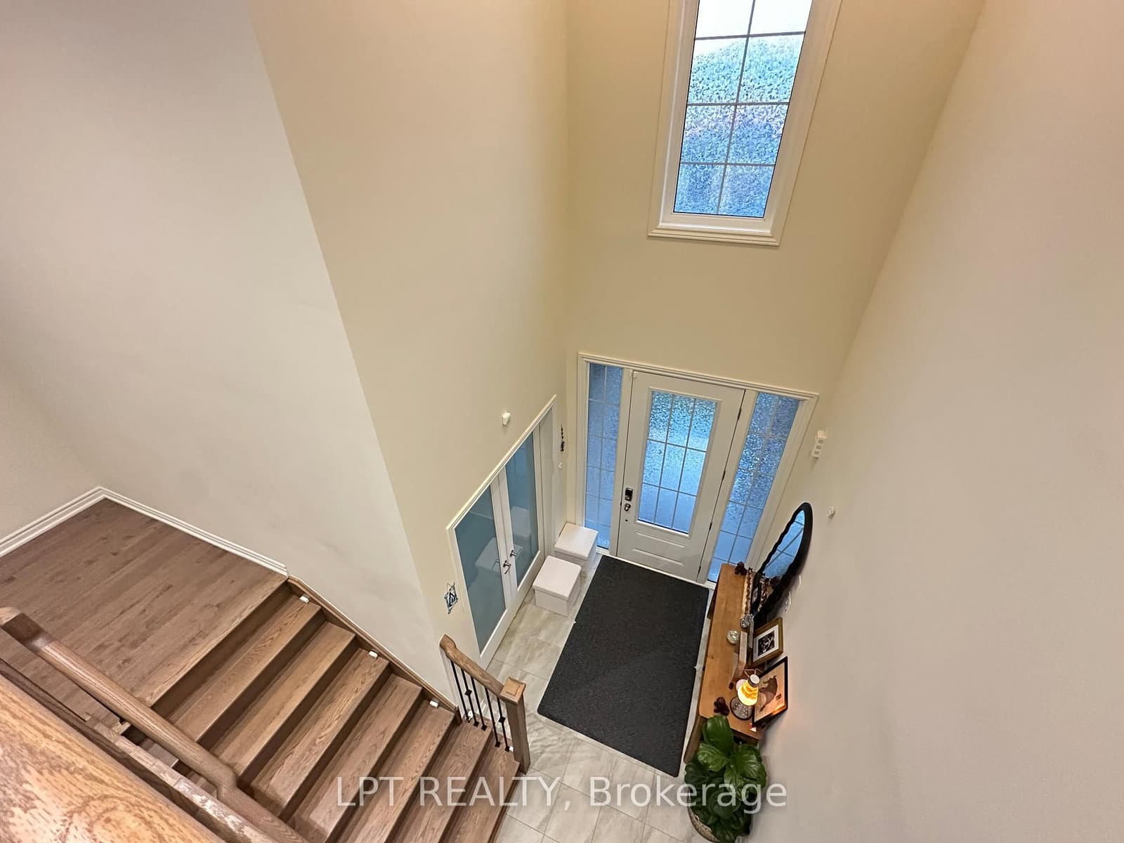 33 Fair Winds Lane, East Gwillimbury, ON — photo 3