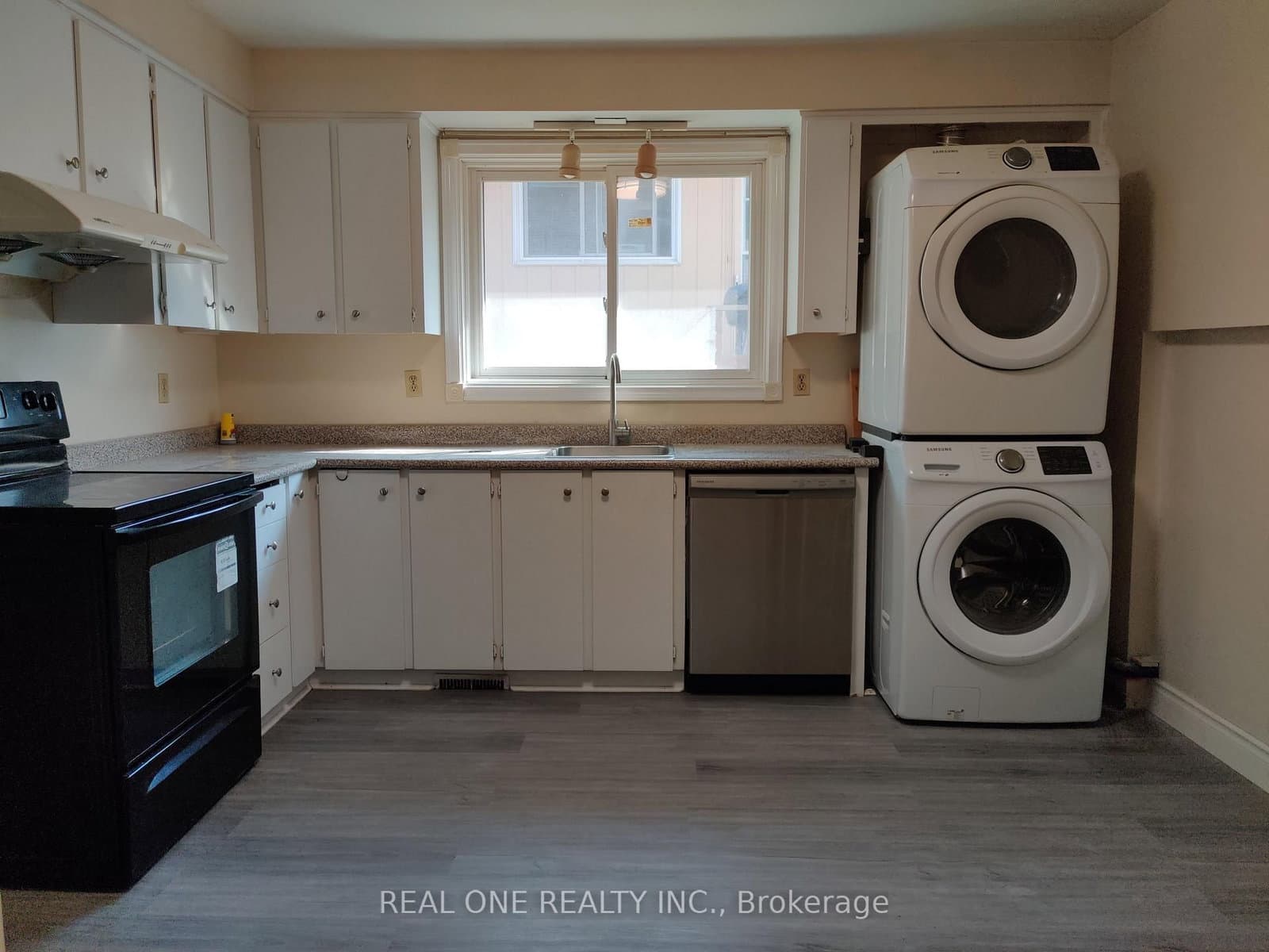 Upper - 93 Southdale Drive, Markham, ON — photo 2