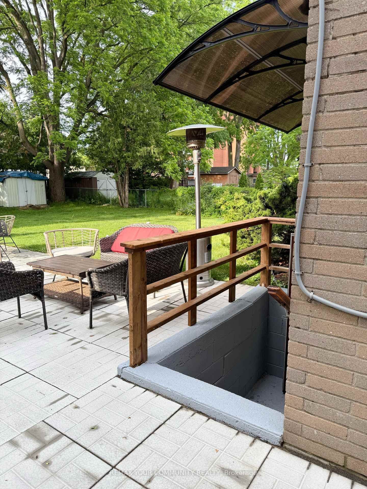 2 - 70 Bedford Park Avenue, Richmond Hill, ON — photo 3