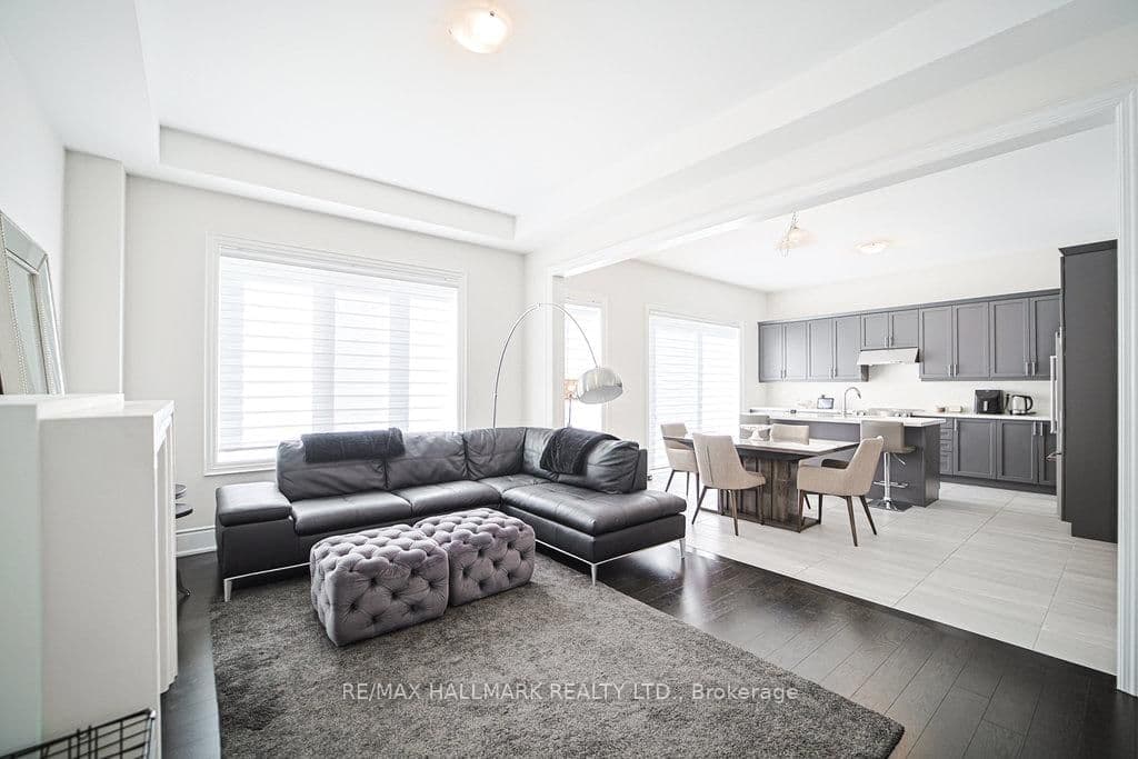 25 Kentledge Avenue, East Gwillimbury, ON — photo 3