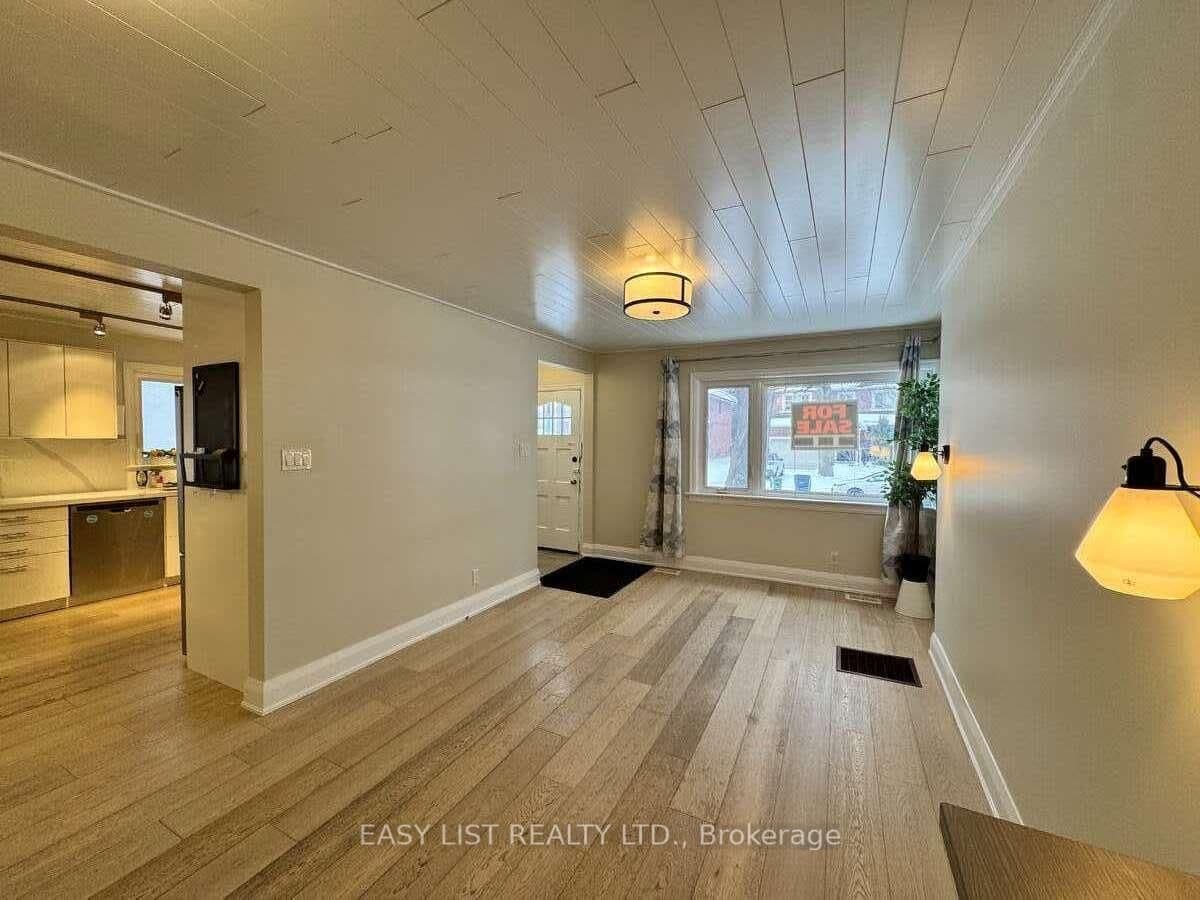 28 Inverleigh Drive, Toronto, ON — photo 3