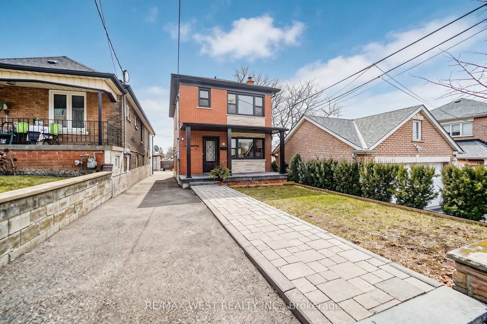 11 Helen Avenue, Toronto, ON — photo 2