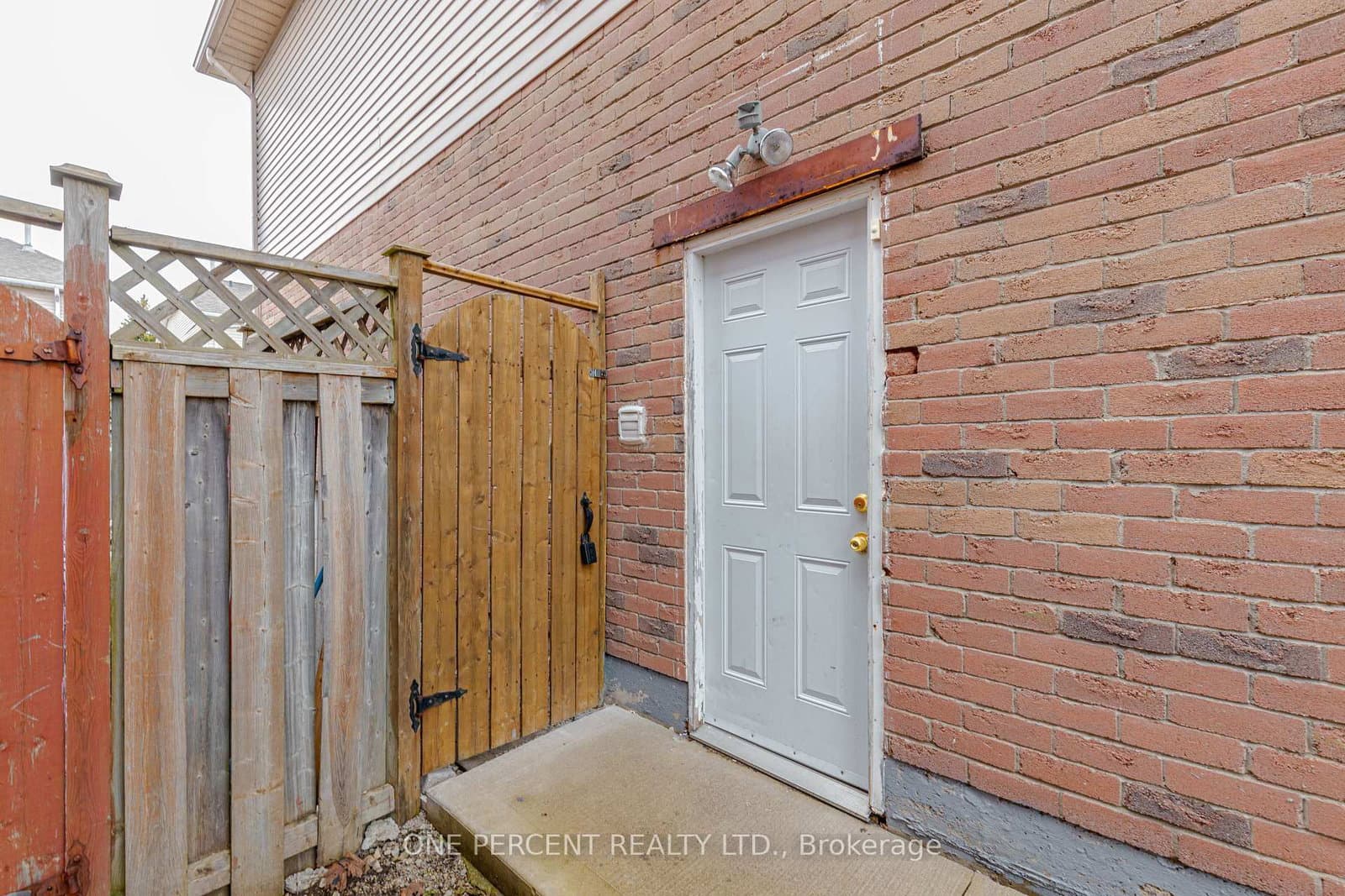 Basement Apartment - 52 Timberlane Drive, Brampton, ON — photo 3
