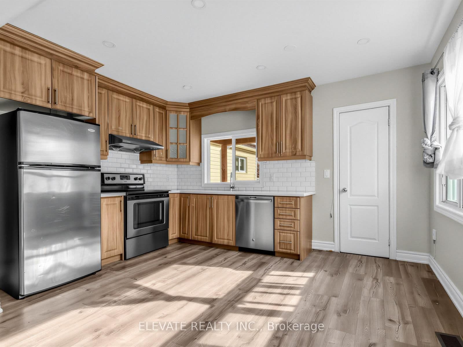 11 Rowntree Avenue, Toronto, ON — photo 2