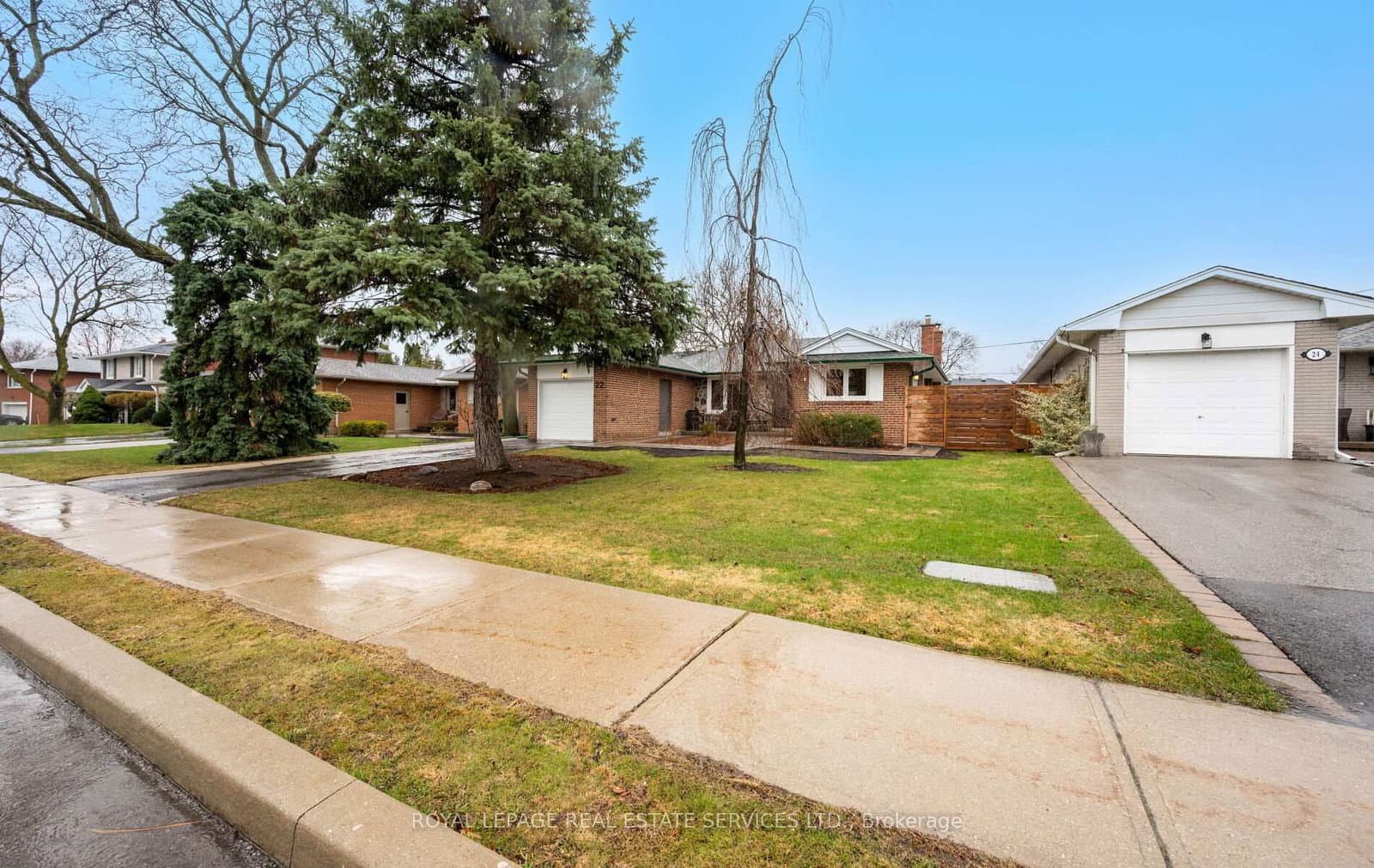 22 Arbroath Crescent, Toronto, ON — photo 2
