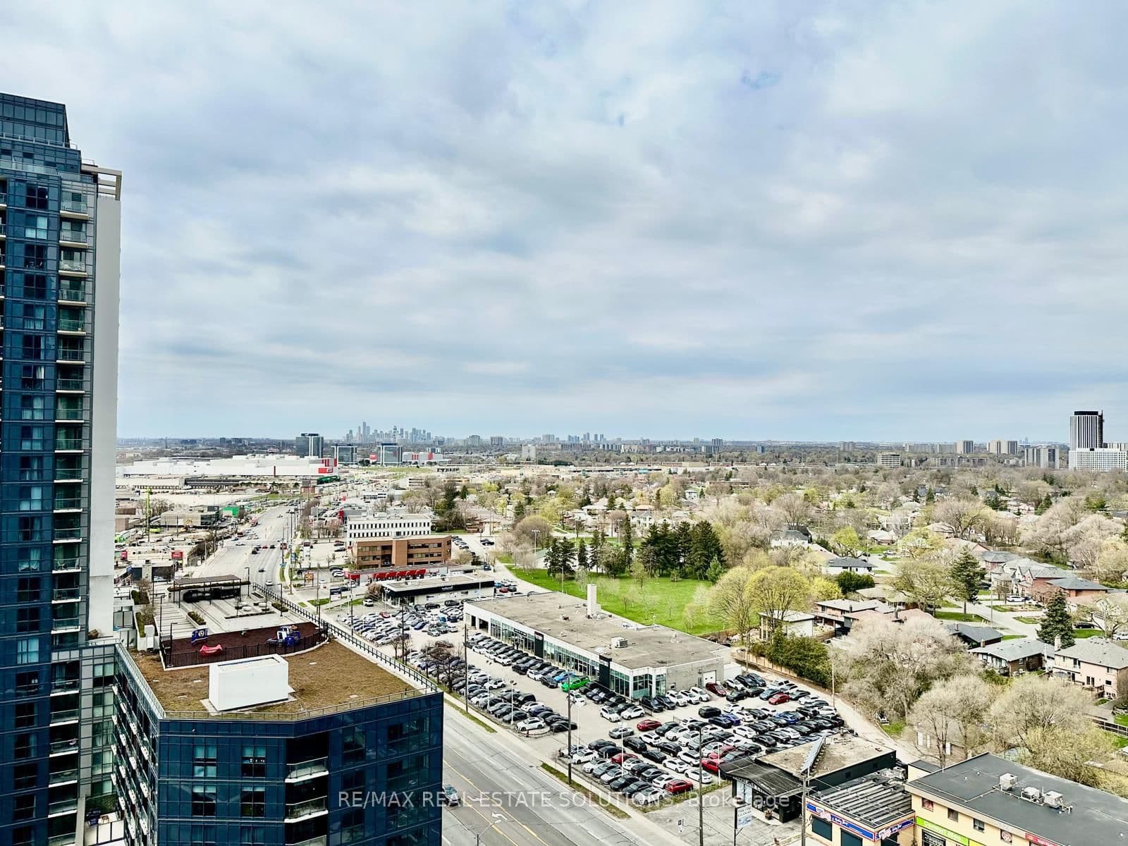 1611 - 30 Samuel Wood Way, Toronto, ON — photo 2