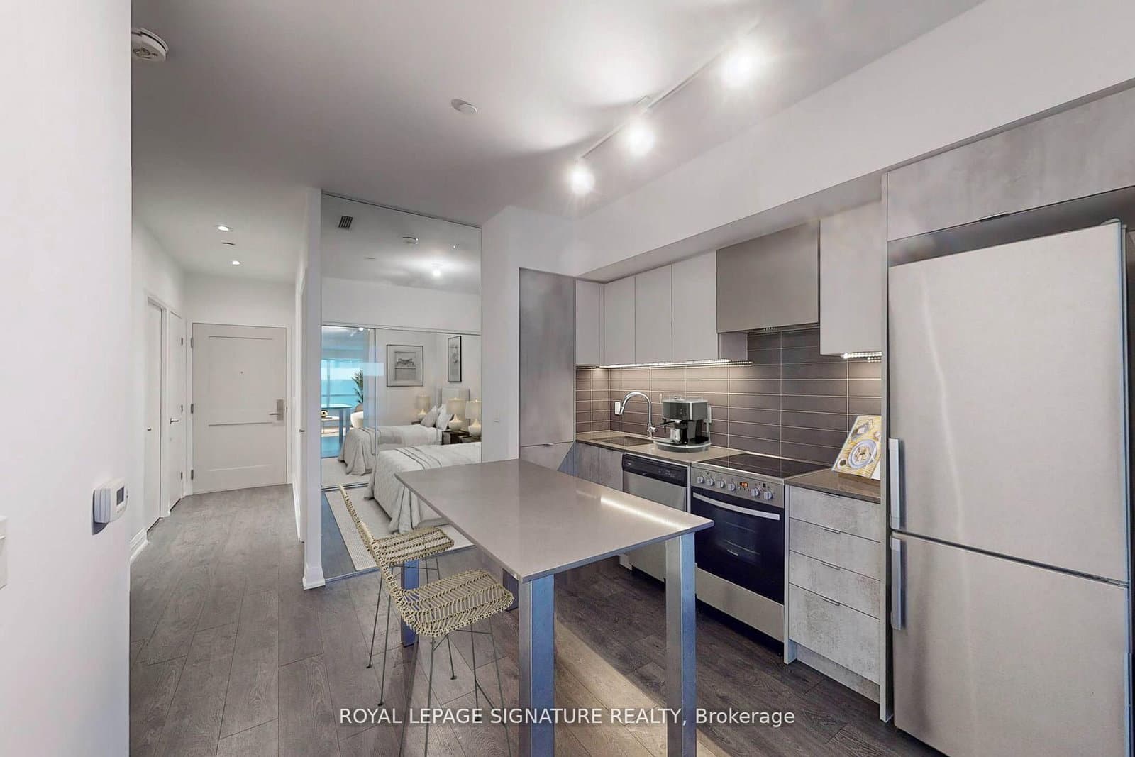 211 - 26 Gibbs Road, Toronto, ON — photo 2