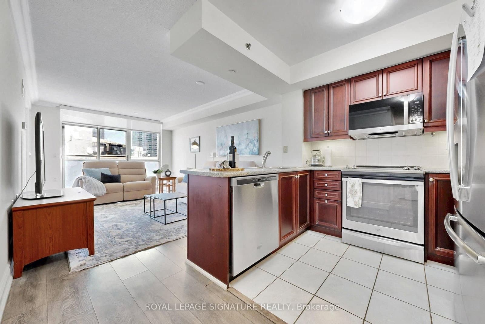 1609 - 3 Marine Parade Drive, Toronto, ON — photo 2