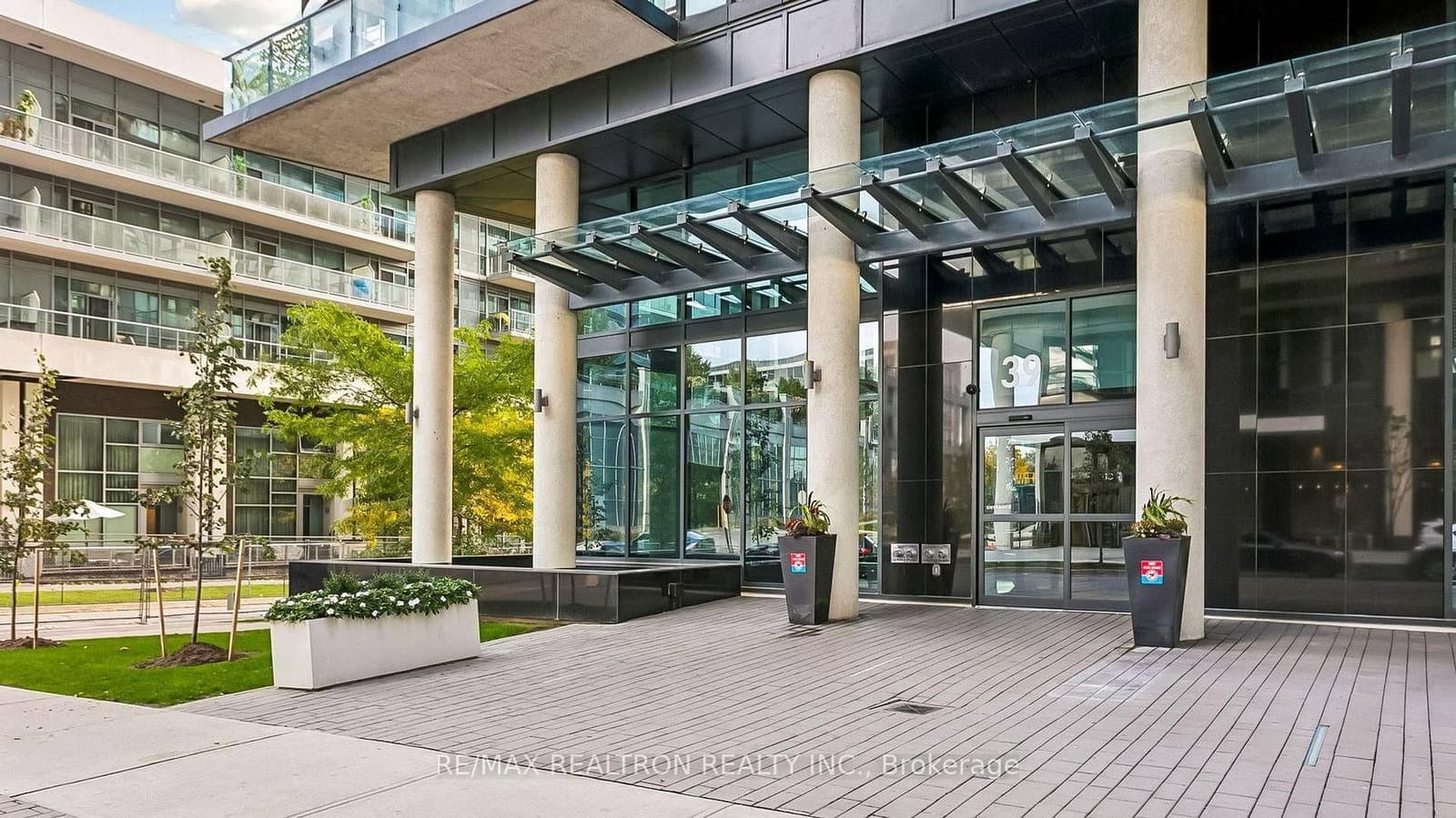 1106 - 39 Annie Craig Drive, Toronto, ON — photo 2
