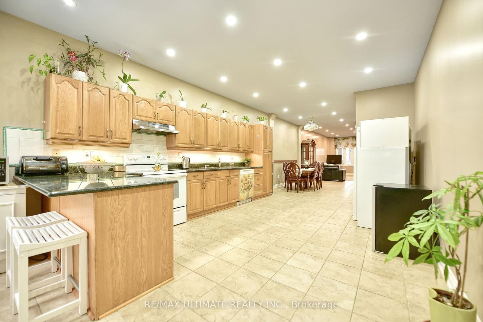 227 Earlscourt Avenue, Toronto, ON — photo 2